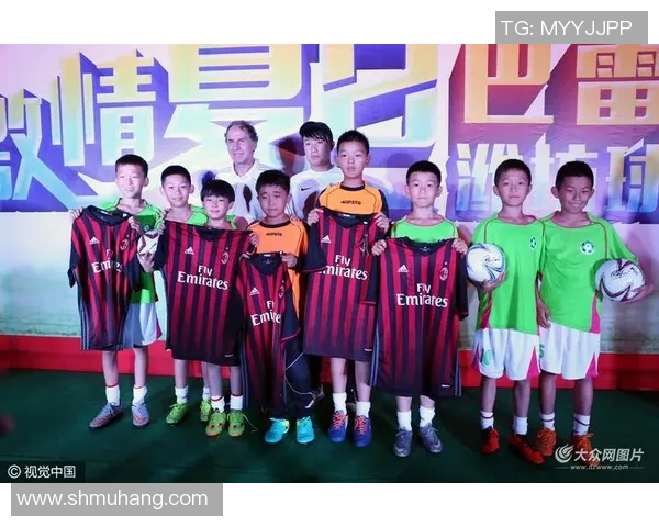 足球巨星场外亲密合影引热议 见证不为人知的友情与默契